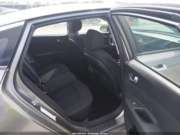 5XXGT4L32JG213499 2018 KIA OPTIMA - Image 8