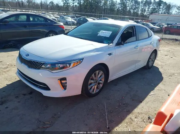 5XXGT4L32JG215186 2018 KIA OPTIMA - Image 2