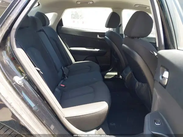 5XXGT4L32JG215768 2018 KIA OPTIMA - Image 8