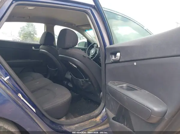 5XXGT4L32JG217049 2018 KIA OPTIMA - Image 8