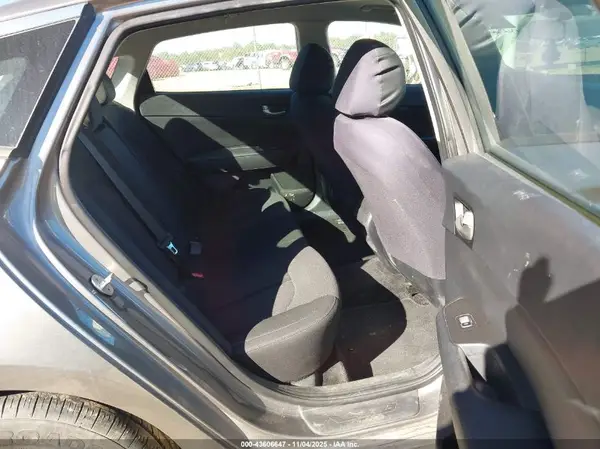 5XXGT4L32JG218914 2018 KIA OPTIMA - Image 8