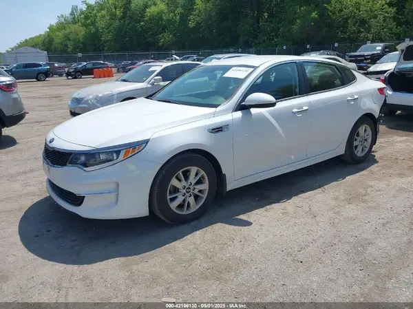 5XXGT4L32JG219402 2018 KIA OPTIMA - Image 2