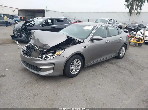 5XXGT4L32JG220369 2018 KIA OPTIMA - Image 2