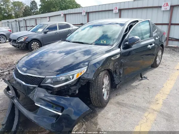 5XXGT4L32JG225622 2018 KIA OPTIMA - Image 2