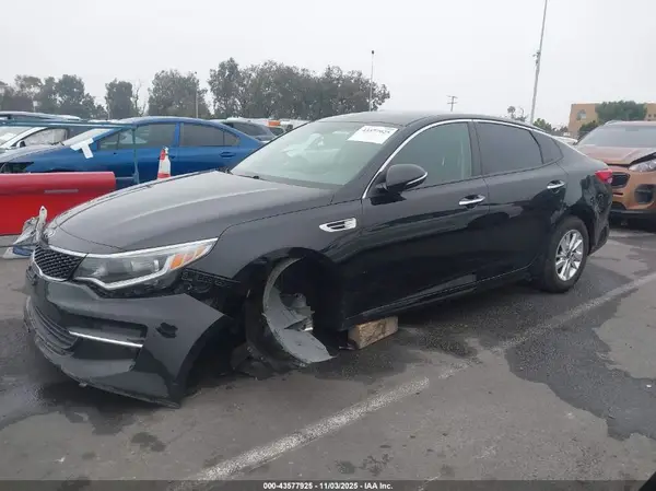 5XXGT4L32JG227581 2018 KIA OPTIMA - Image 2
