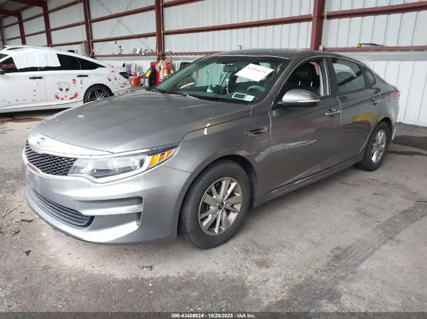 5XXGT4L32JG228407 2018 KIA OPTIMA - Image 2