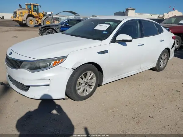 5XXGT4L32JG228715 2018 KIA OPTIMA - Image 2