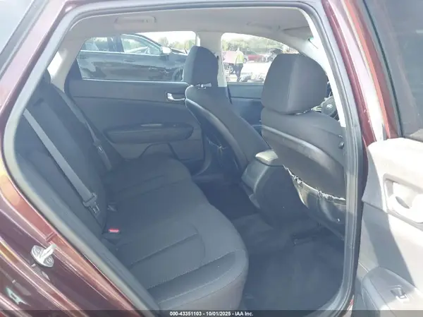 5XXGT4L32JG228925 2018 KIA OPTIMA - Image 8
