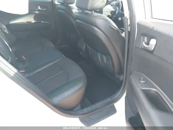 5XXGT4L32JG234613 2018 KIA OPTIMA - Image 8