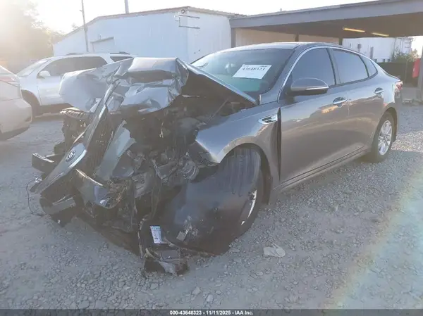 5XXGT4L32JG236930 2018 KIA OPTIMA - Image 2