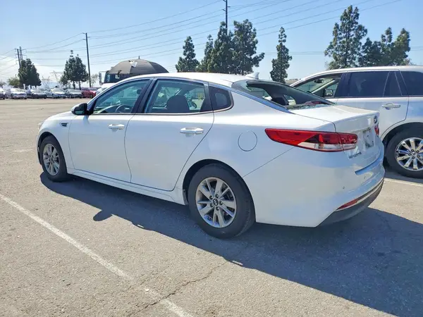 5XXGT4L32JG239892 2018 KIA OPTIMA - Image 2