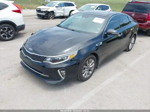 5XXGT4L32JG240427 2018 KIA OPTIMA - Image 2