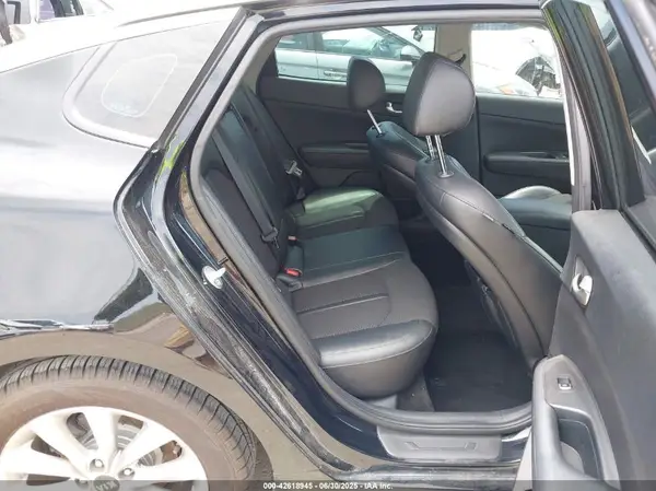 5XXGT4L32JG240427 2018 KIA OPTIMA - Image 8