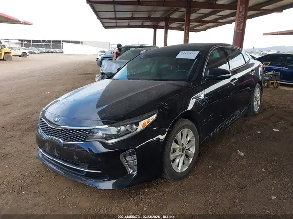 5XXGT4L32JG241481 2018 KIA OPTIMA - Image 2