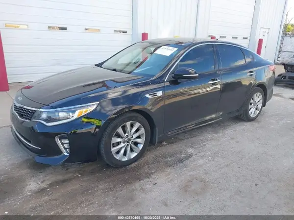 5XXGT4L32JG243196 2018 KIA OPTIMA - Image 2