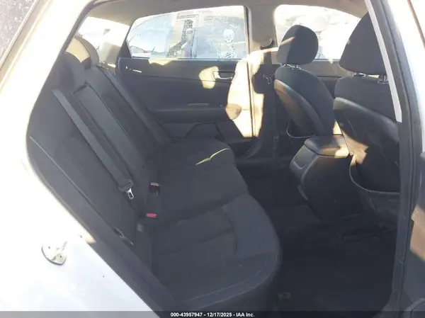 5XXGT4L32JG243568 2018 KIA OPTIMA - Image 8