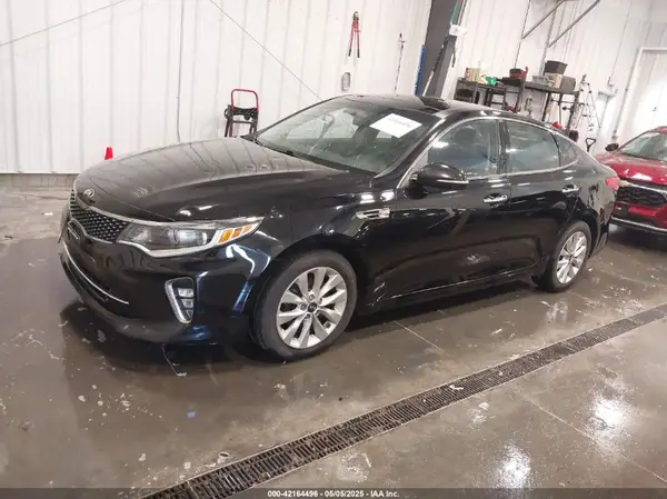 5XXGT4L32JG244655 2018 KIA OPTIMA - Image 2
