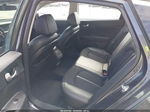 5XXGT4L32JG251377 2018 KIA OPTIMA - Image 8