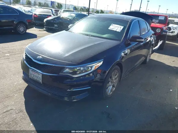5XXGT4L32JG252657 2018 KIA OPTIMA - Image 2
