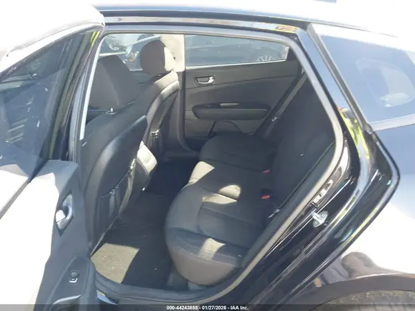 5XXGT4L32JG252657 2018 KIA OPTIMA - Image 8