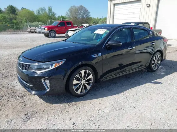 5XXGT4L32JG253680 2018 KIA OPTIMA - Image 2