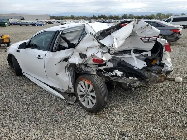 5XXGT4L32JG254702 2018 KIA OPTIMA - Image 2