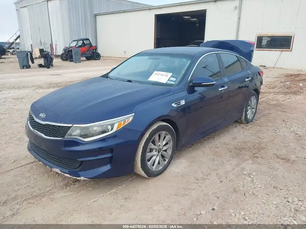 5XXGT4L32JG255655 2018 KIA OPTIMA - Image 2