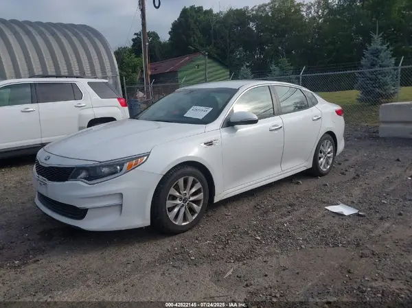 5XXGT4L32JG256224 2018 KIA OPTIMA - Image 2