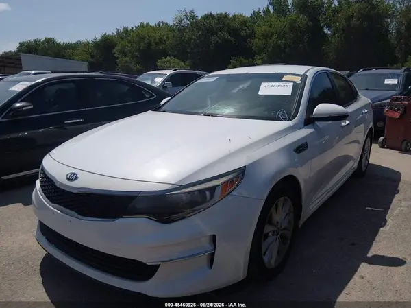 5XXGT4L32JG256983 2018 KIA OPTIMA - Image 2