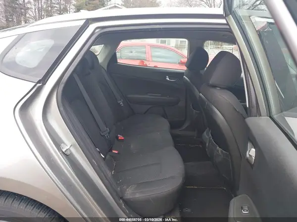 5XXGT4L32JG257793 2018 KIA OPTIMA - Image 8