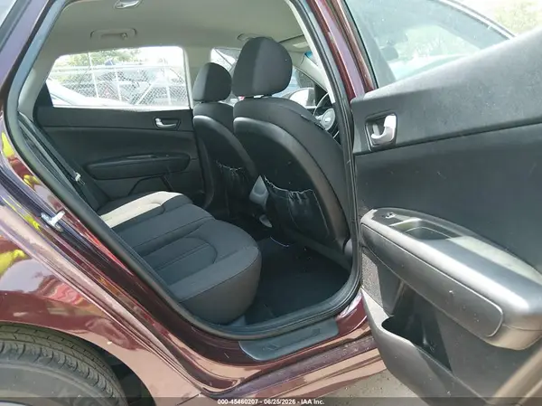 5XXGT4L32JG258149 2018 KIA OPTIMA - Image 8