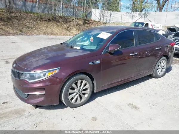5XXGT4L32JG258541 2018 KIA OPTIMA - Image 2