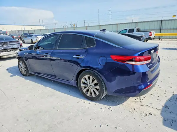5XXGT4L32JG258765 2018 KIA OPTIMA - Image 2