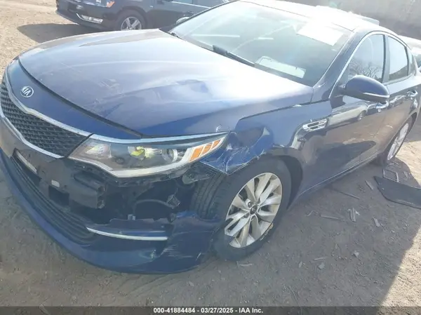 5XXGT4L32JG258927 2018 KIA OPTIMA - Image 2