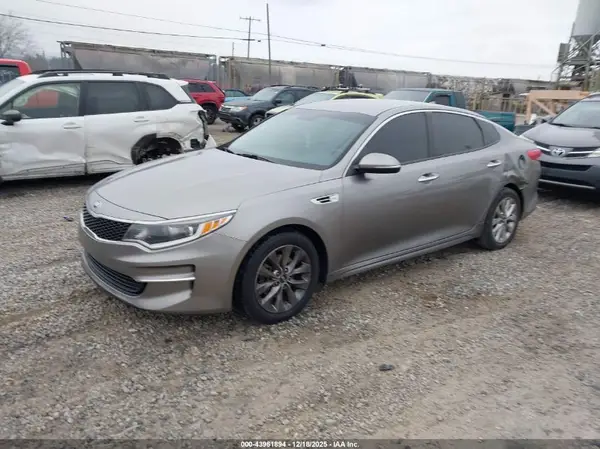 5XXGT4L32JG259897 2018 KIA OPTIMA - Image 2