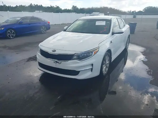 5XXGT4L32JG260130 2018 KIA OPTIMA - Image 2