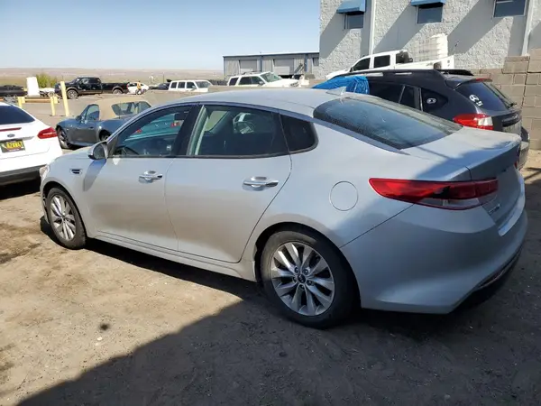 5XXGT4L32JG260211 2018 KIA OPTIMA - Image 2
