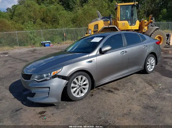 5XXGT4L32JG261469 2018 KIA OPTIMA - Image 2