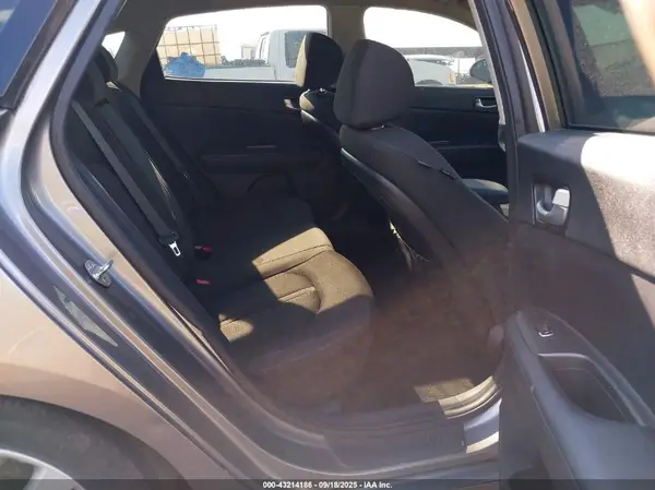 5XXGT4L32JG261469 2018 KIA OPTIMA - Image 8