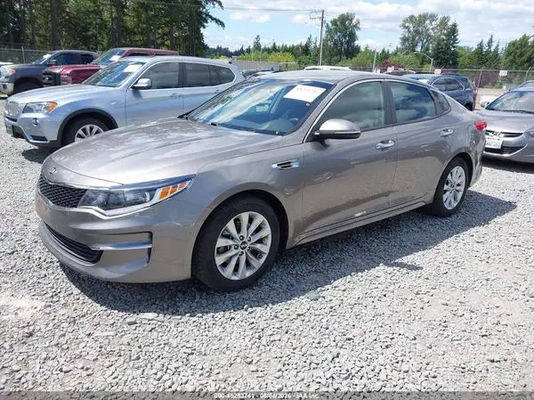 5XXGT4L32JG261567 2018 KIA OPTIMA - Image 2