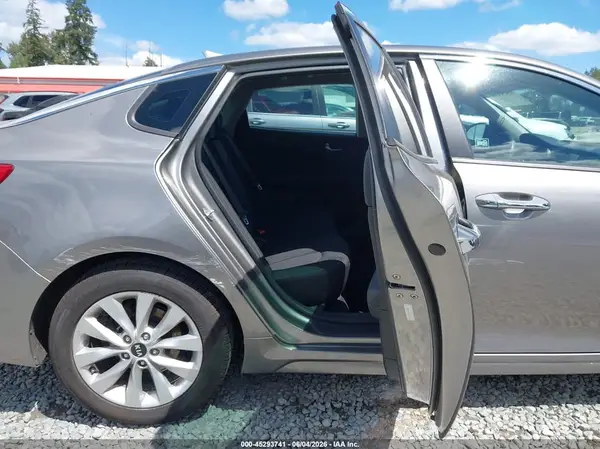 5XXGT4L32JG261567 2018 KIA OPTIMA - Image 8