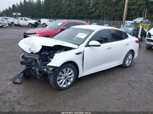 5XXGT4L32JG262167 2018 KIA OPTIMA - Image 2