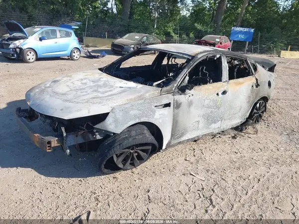 5XXGT4L32JG262783 2018 KIA OPTIMA - Image 2