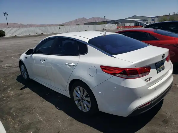 5XXGT4L32JG263268 2018 KIA OPTIMA - Image 2