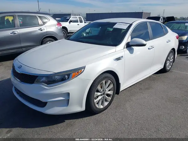 5XXGT4L32JG263321 2018 KIA OPTIMA - Image 2
