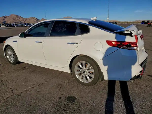 5XXGT4L32JG264095 2018 KIA OPTIMA - Image 2