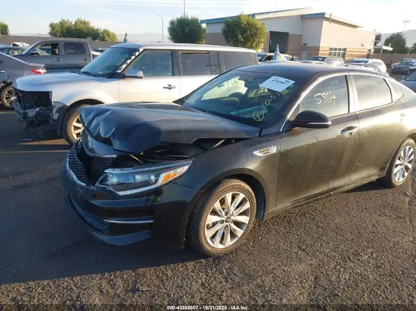 5XXGT4L32JG264355 2018 KIA OPTIMA - Image 2