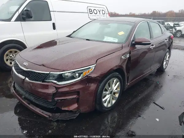 5XXGT4L32JG265019 2018 KIA OPTIMA - Image 2