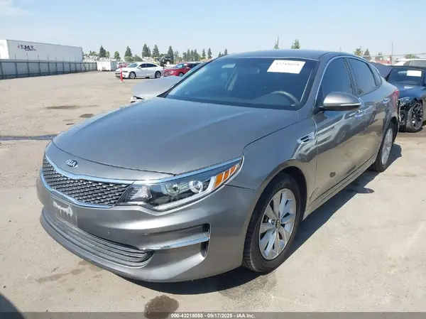 5XXGT4L32JG266588 2018 KIA OPTIMA - Image 2