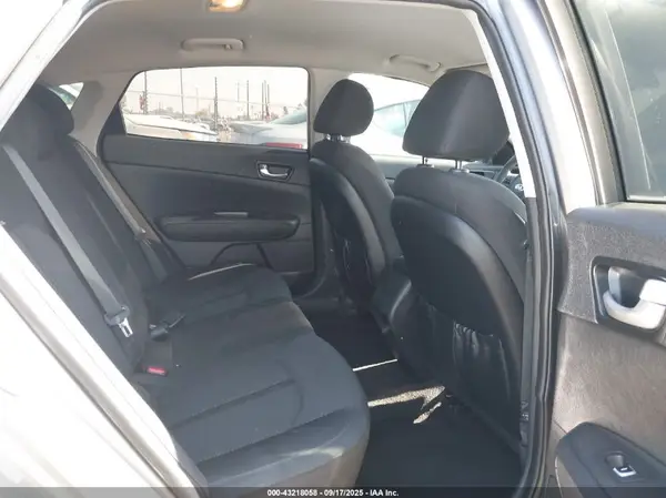 5XXGT4L32JG266588 2018 KIA OPTIMA - Image 8